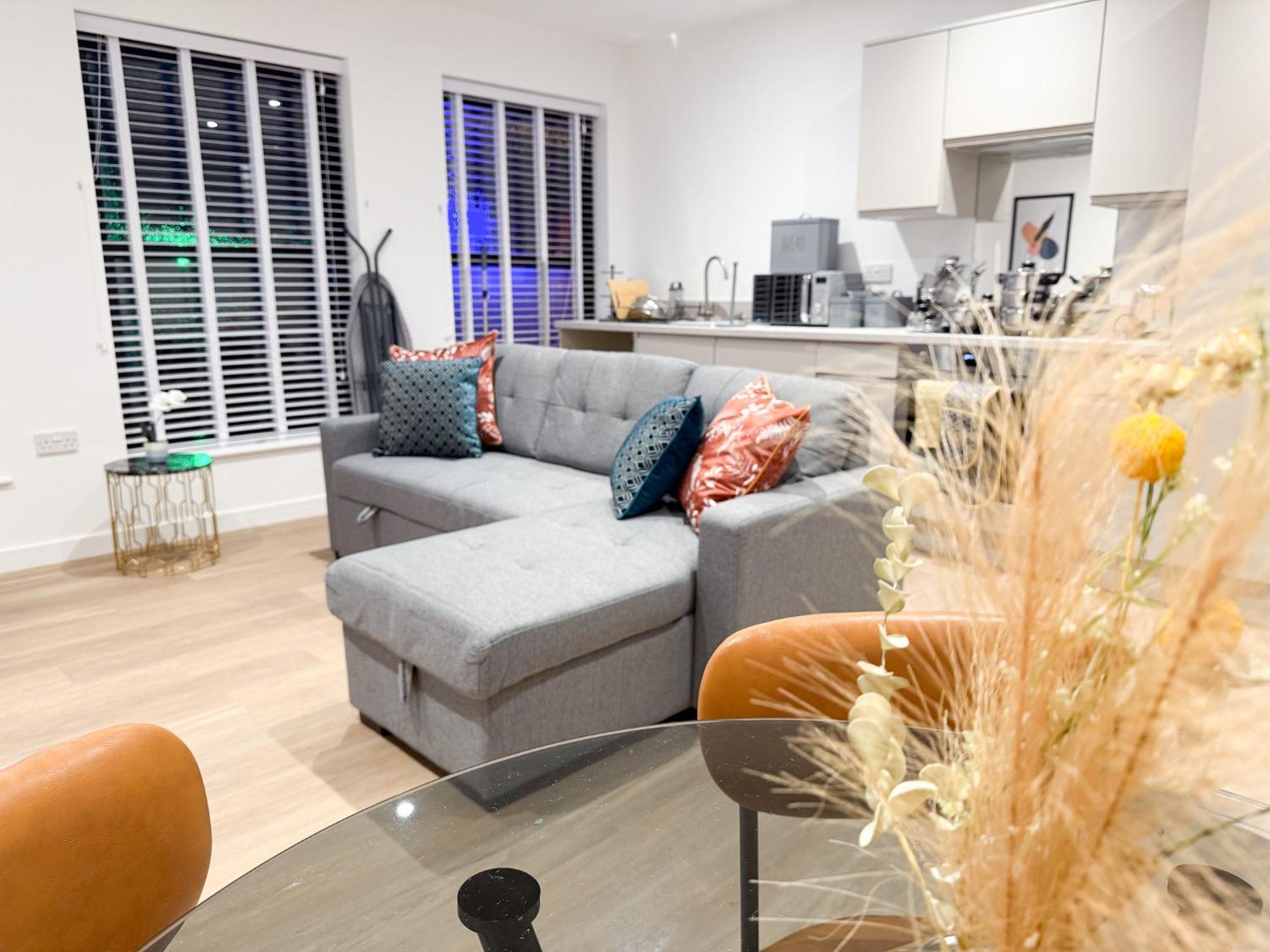 Appartamento Spacious Modern 1 Bed In - Perfect For Contractors & Professionals - Free Parking - Wifi - Fully Equipped Kitchen - Smart Tv Ideal For Work And Long Projects *