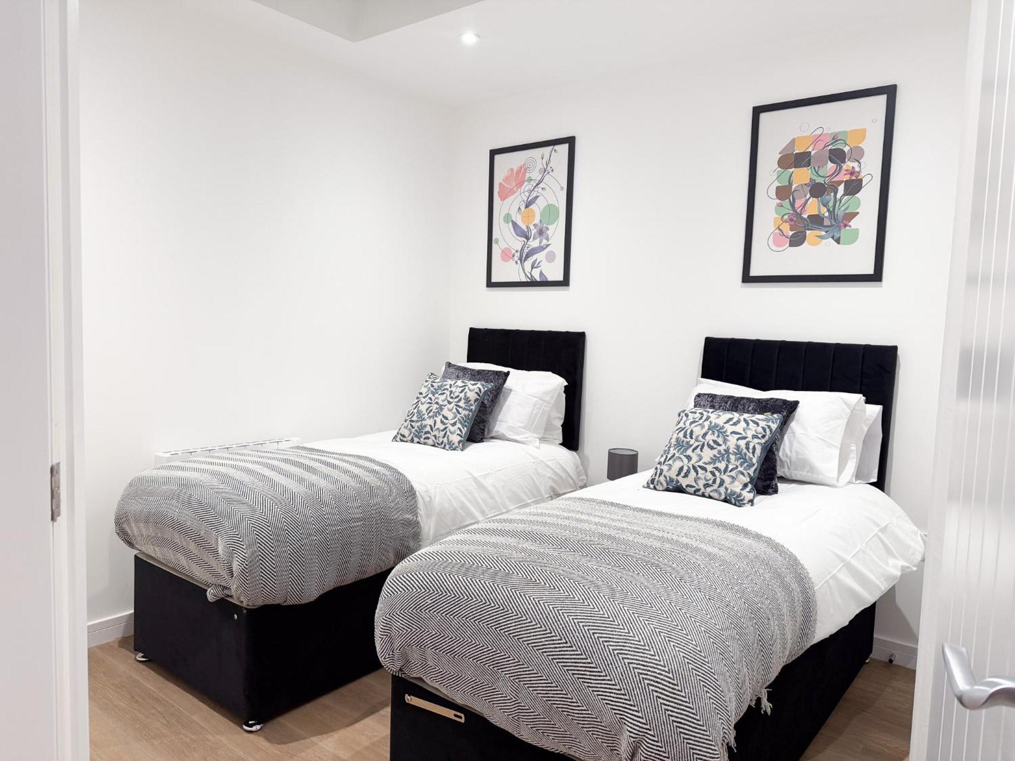Spacious Modern 1 Bed In - Perfect For Contractors & Professionals - Free Parking - Wifi - Fully Equipped Kitchen - Smart Tv Ideal For Work And Long Projects