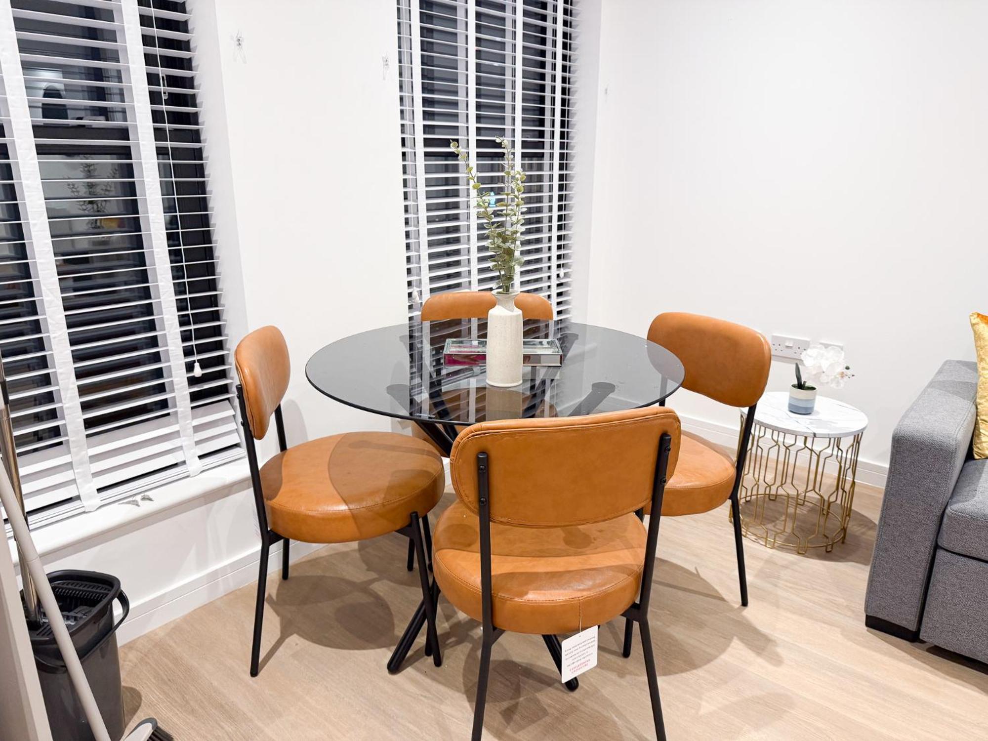 Appartamento Spacious Modern 1 Bed In - Perfect For Contractors & Professionals - Free Parking - Wifi - Fully Equipped Kitchen - Smart Tv Ideal For Work And Long Projects Saint Neots