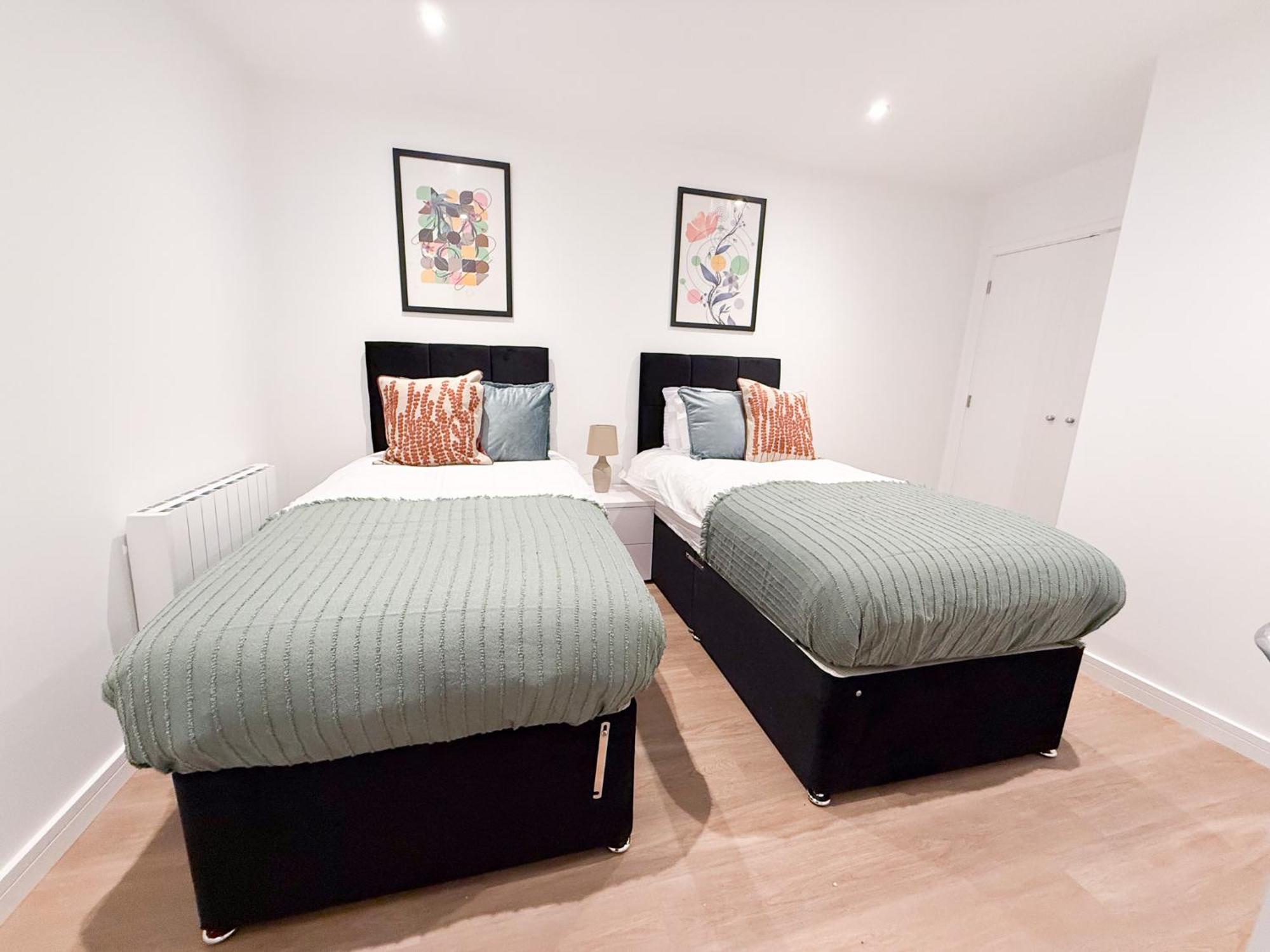 Spacious Modern 1 Bed In - Perfect For Contractors & Professionals - Free Parking - Wifi - Fully Equipped Kitchen - Smart Tv Ideal For Work And Long Projects Saint Neots