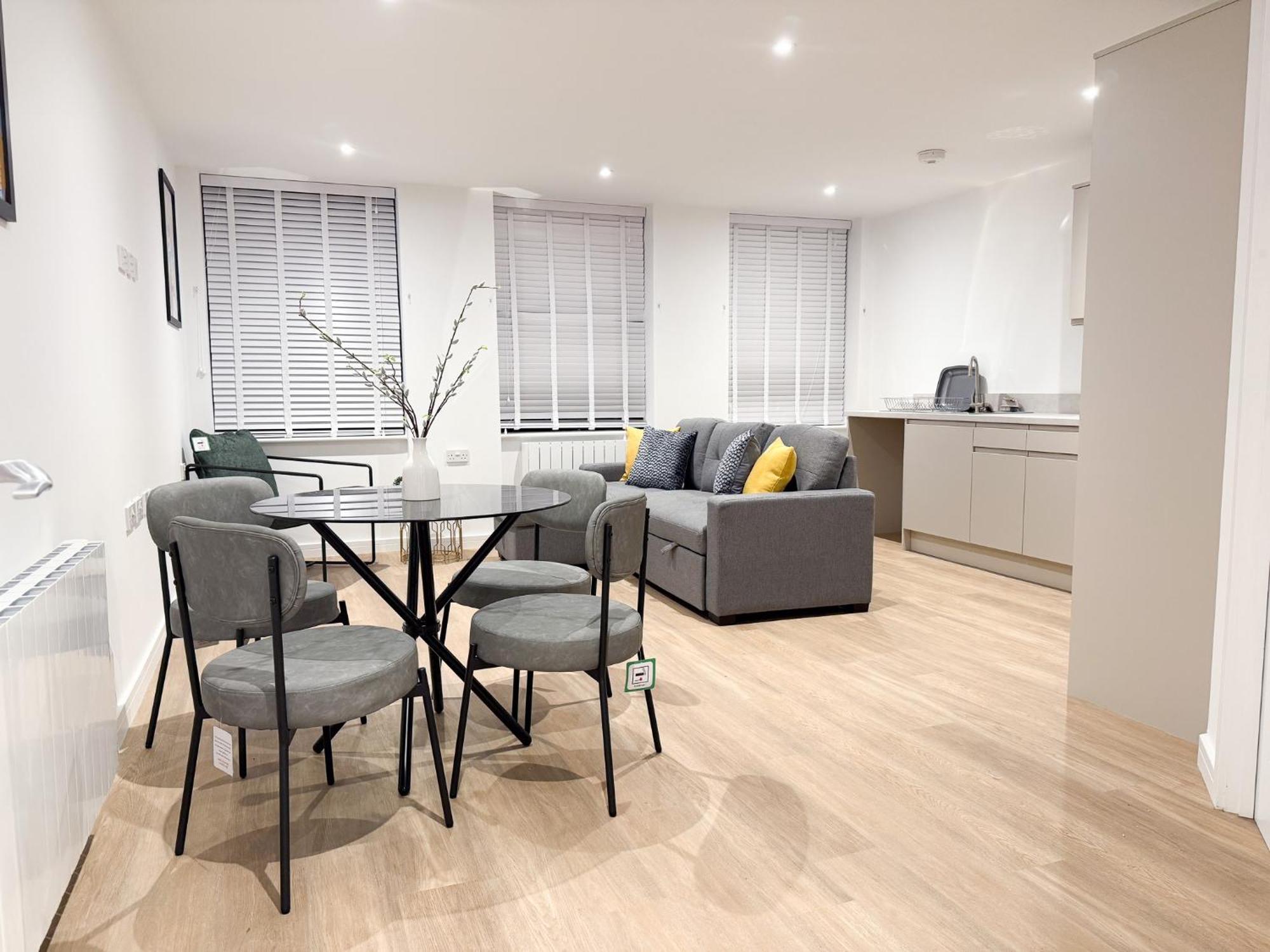 Spacious Modern 1 Bed In - Perfect For Contractors & Professionals - Free Parking - Wifi - Fully Equipped Kitchen - Smart Tv Ideal For Work And Long Projects Appartamento *