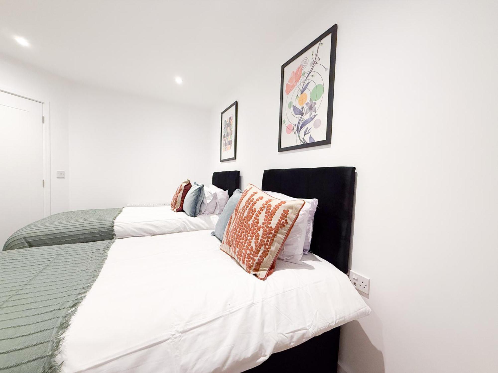 Spacious Modern 1 Bed In - Perfect For Contractors & Professionals - Free Parking - Wifi - Fully Equipped Kitchen - Smart Tv Ideal For Work And Long Projects Appartamento *