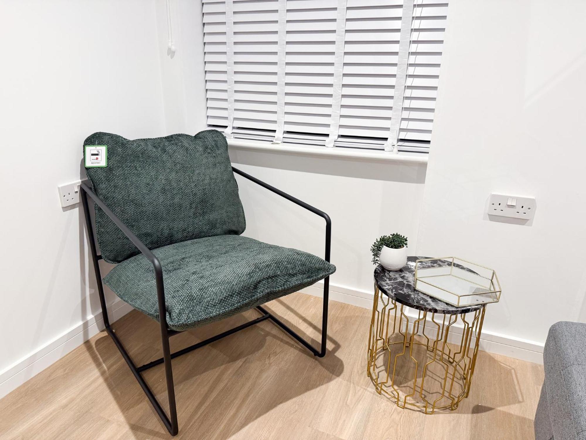 Spacious Modern 1 Bed In - Perfect For Contractors & Professionals - Free Parking - Wifi - Fully Equipped Kitchen - Smart Tv Ideal For Work And Long Projects Saint Neots