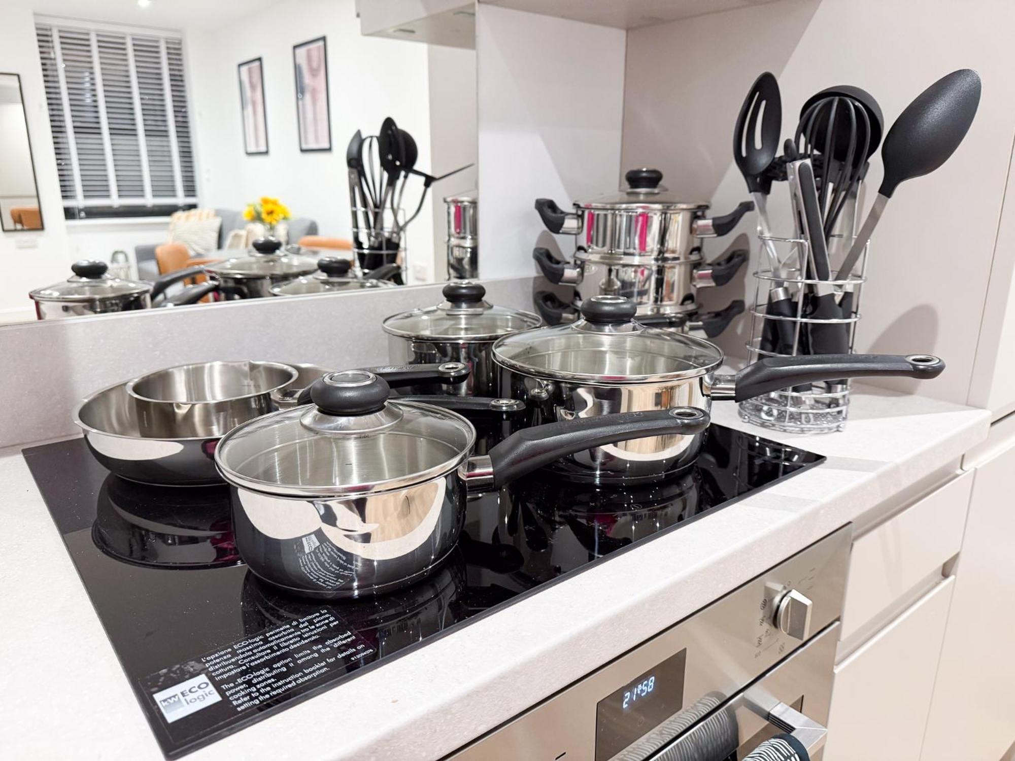 Spacious Modern 1 Bed In - Perfect For Contractors & Professionals - Free Parking - Wifi - Fully Equipped Kitchen - Smart Tv Ideal For Work And Long Projects