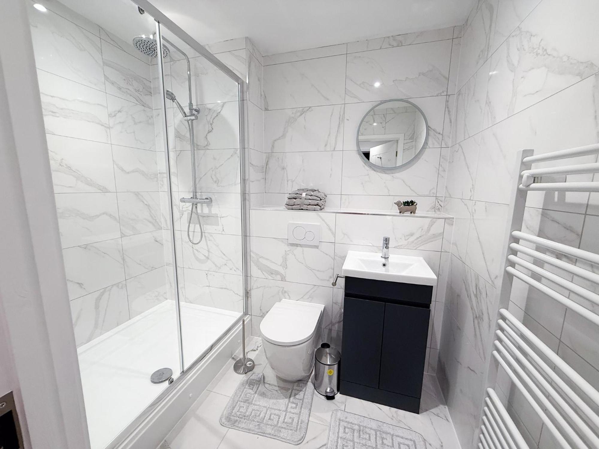 Appartamento Spacious Modern 1 Bed In - Perfect For Contractors & Professionals - Free Parking - Wifi - Fully Equipped Kitchen - Smart Tv Ideal For Work And Long Projects